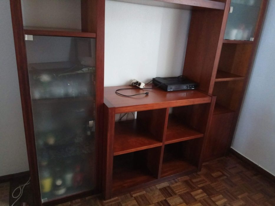 Estante de sala em cerejeira