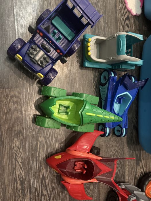 Герои в масках машинки