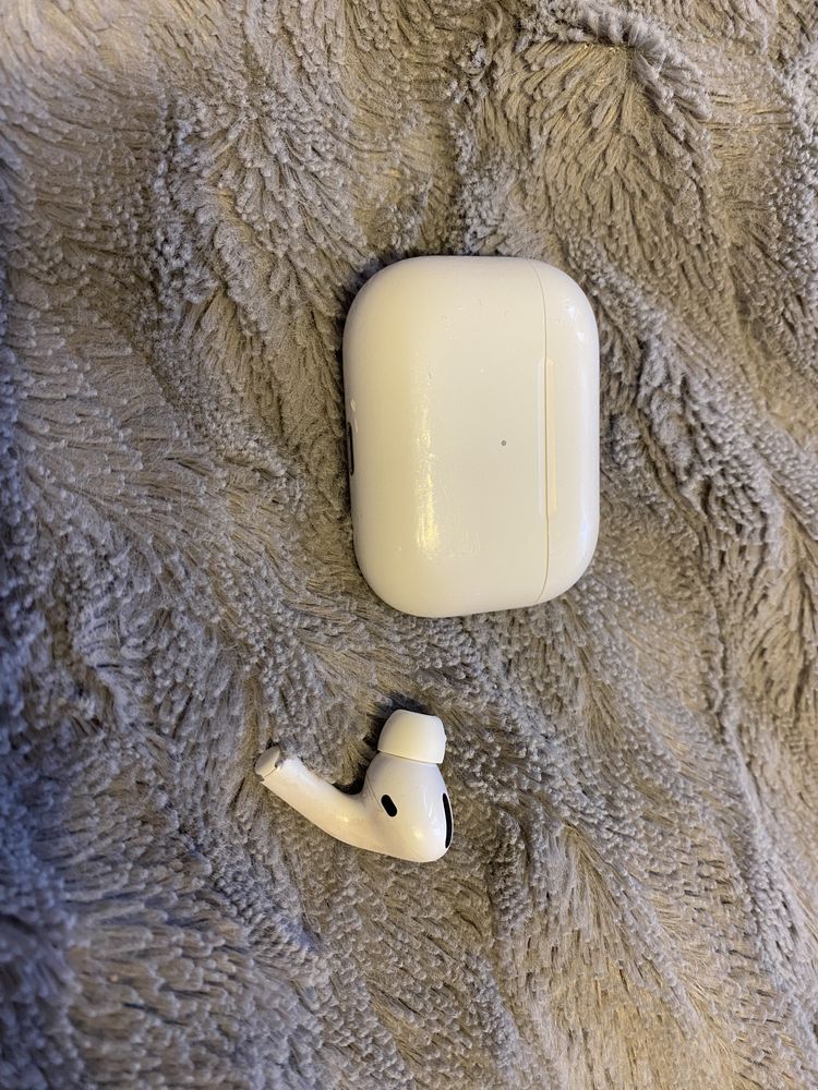 Airpods opakowanie + prawa słuchawka używana pół roku