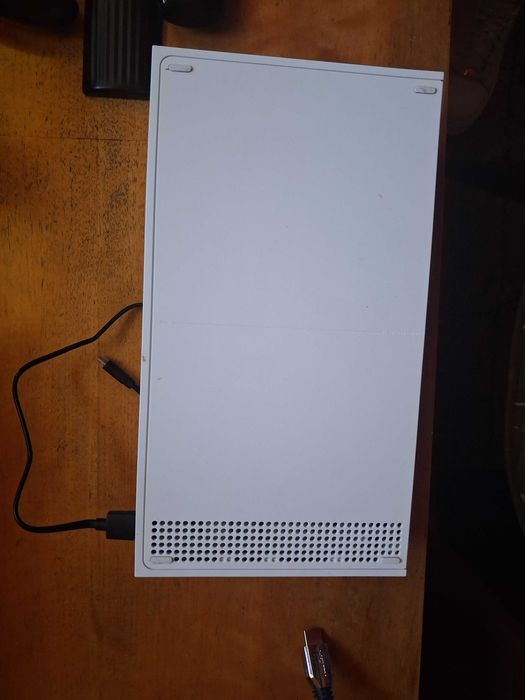 syndyk sprzeda używaną konsolę Konsola to Xbox Series S 512 MB