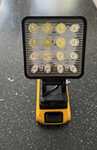 Светодиодный прожектор DeWALT.