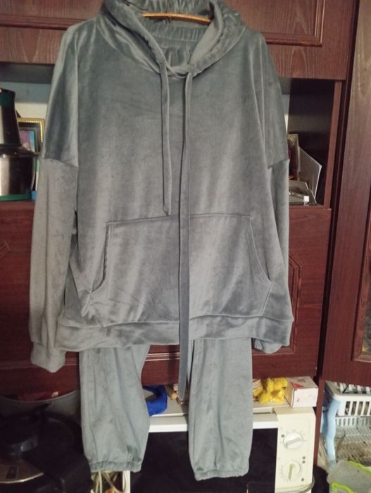 Велюрові костюми батал