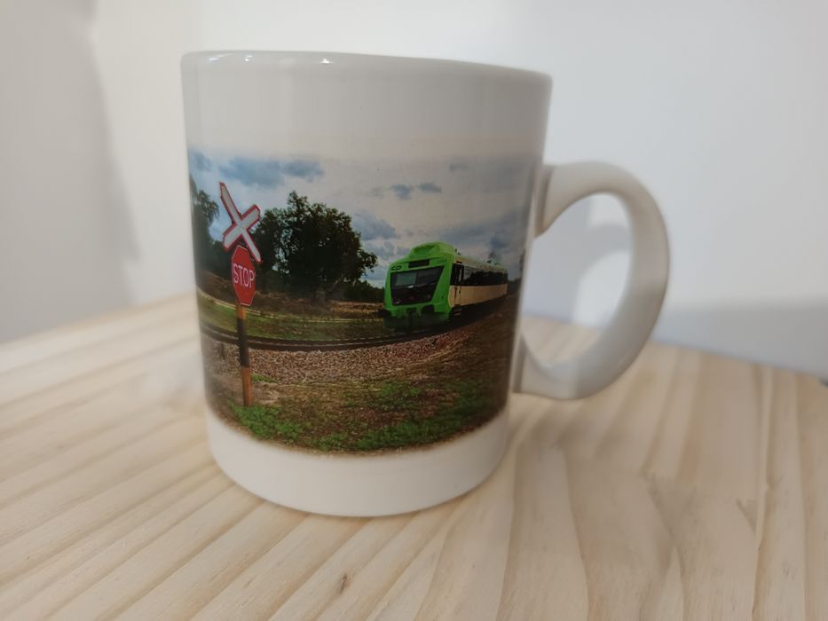 Caneca alusiva Caminho de ferro português