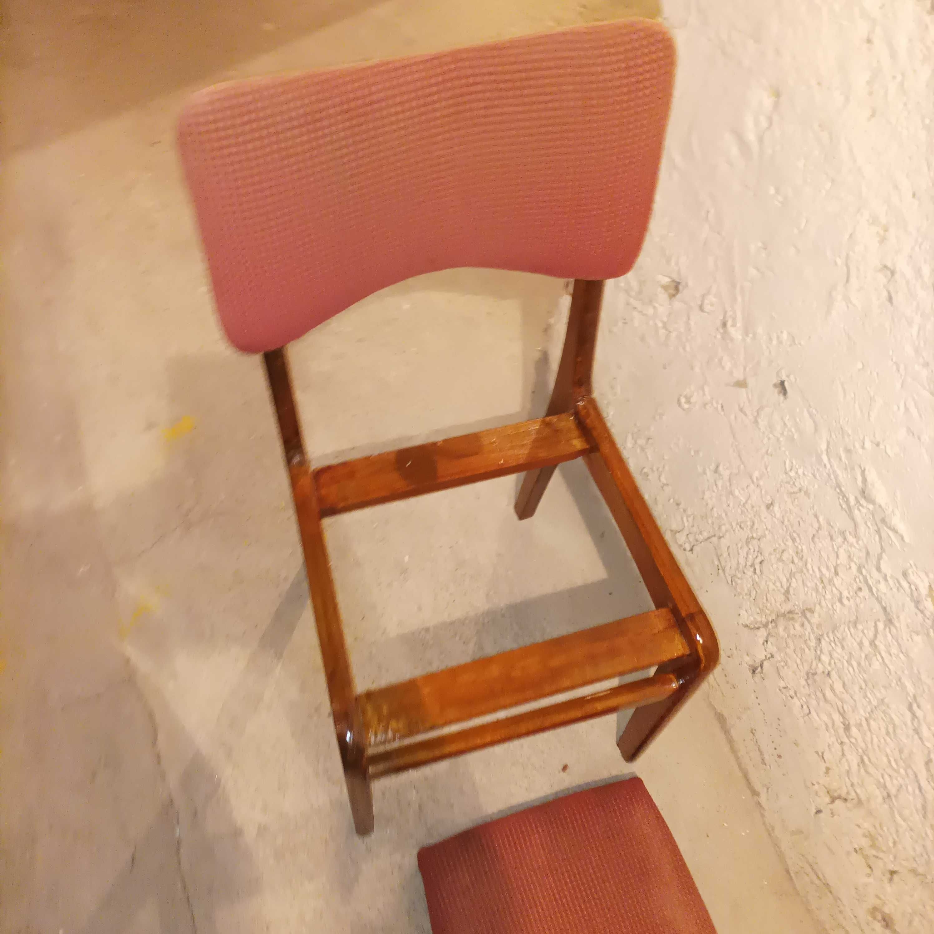 Krzesła ze zdejmowanym siedziskiem z PRL-u 4 sztuki.
