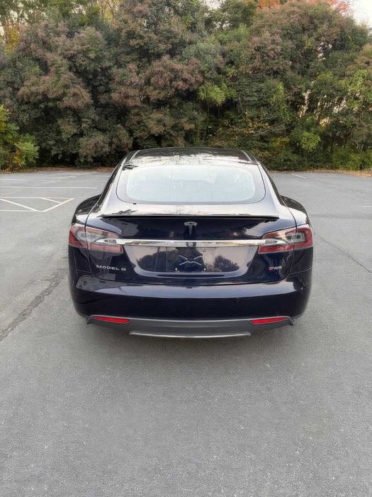 Tesla Model S P85      2014