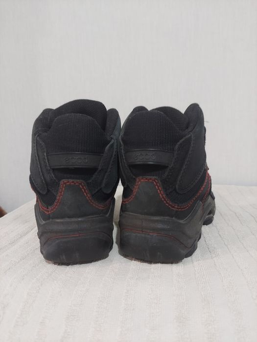 Продам ботинки ecco р.34 для мальчика