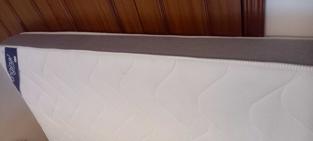 Cama robusta e moderna