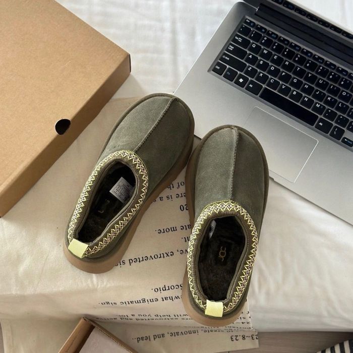 Жіночі UGG, жіночий зимній одяг