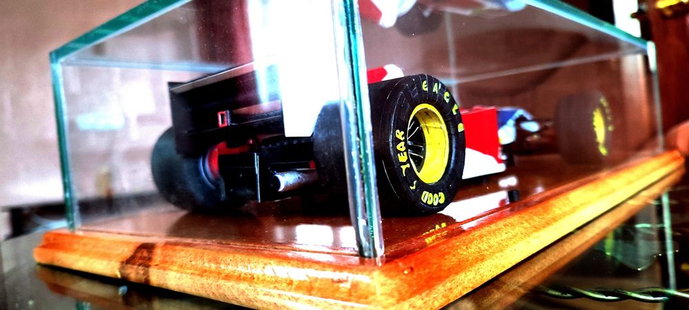 гоночный болид RENAULT