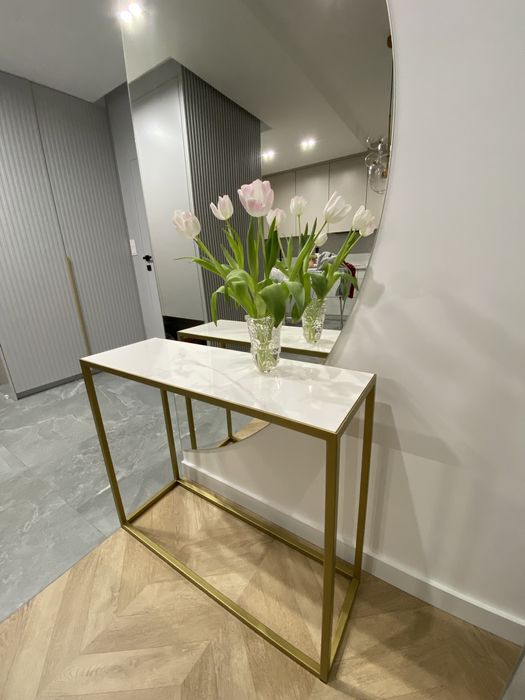 Konsola, komoda, stolik efekt marmuru