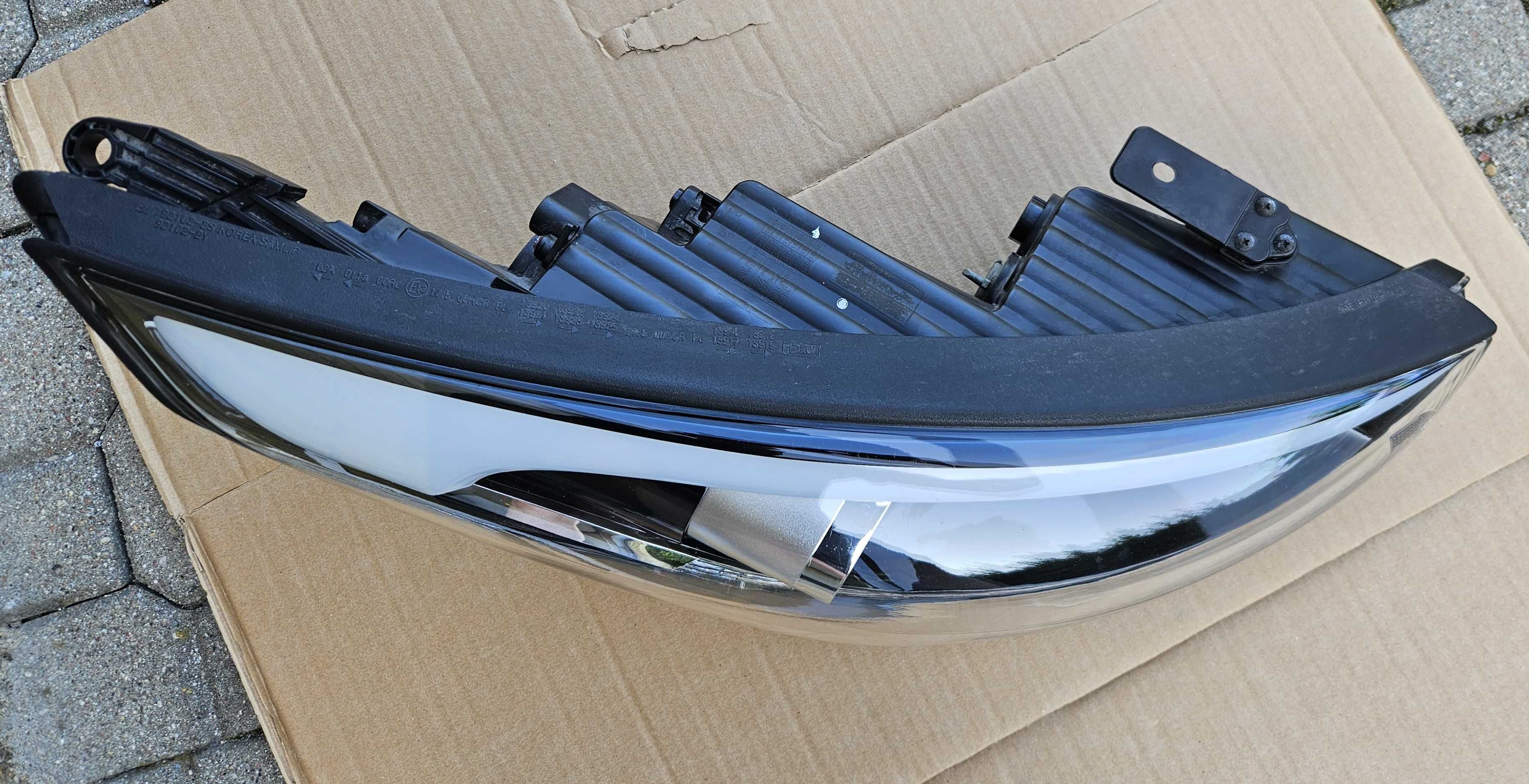 Reflektor prawy Hyundai IX35 lift 2013->