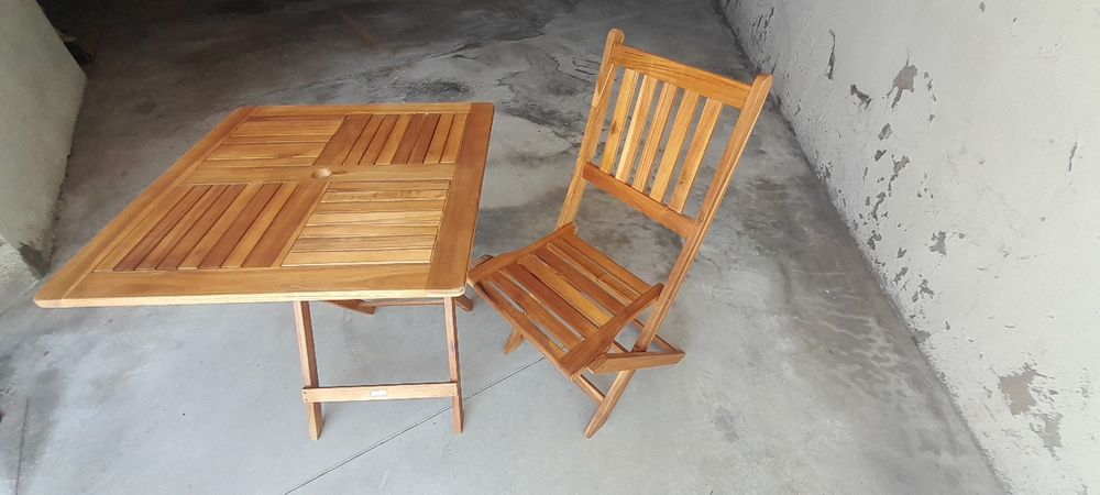 Mesa de jardim em Madeira