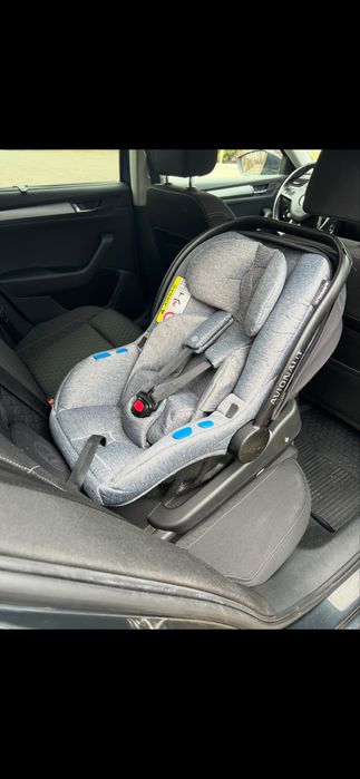 Fotelik z bazą Avionaut Pixel