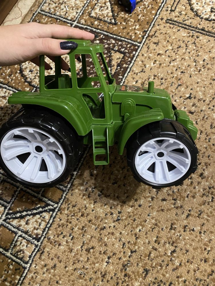 Трактор / дитячий трактор / великий трактор
