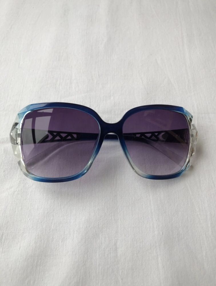 Okulary przeciwsłoneczne niebieskie z fioletowymi szklami