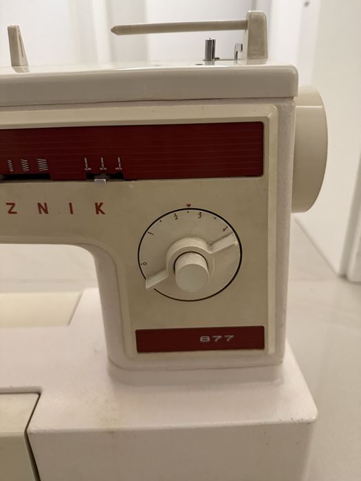 Maszyna do szycia Łucznik 877 – sprawna, kompletna