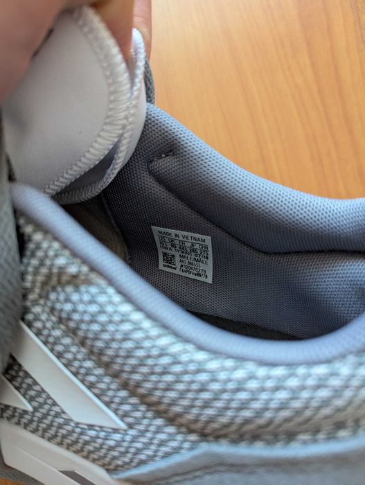 Adidas Run 70s в білому кольорі розмір 44.7