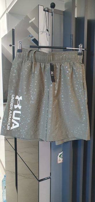 Spodenki Under Armour nowe s/m