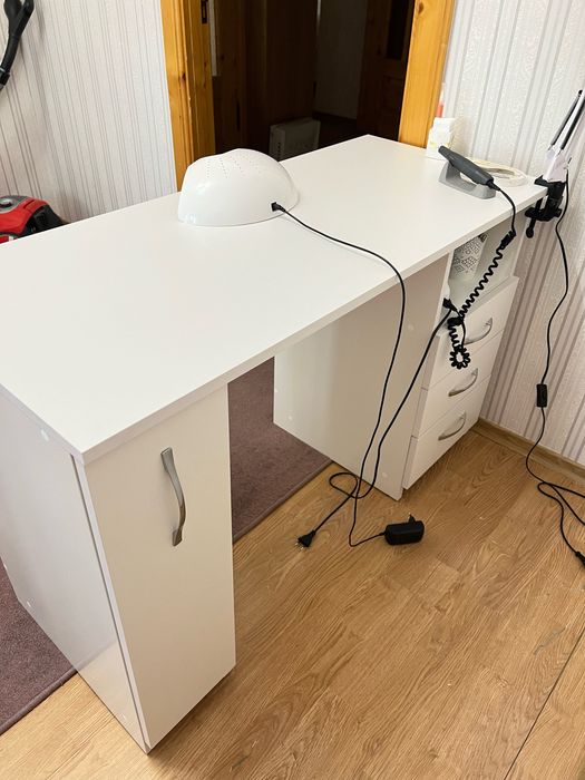 стіл для манікюру