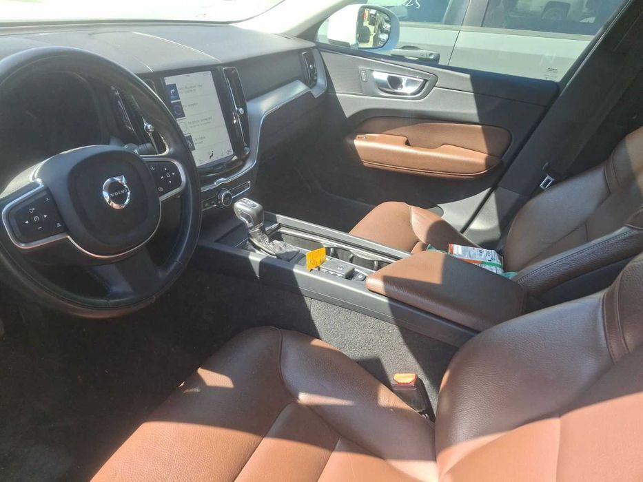 Продаю власний автомобіль VOLVO XC60 Momentum 2018 року