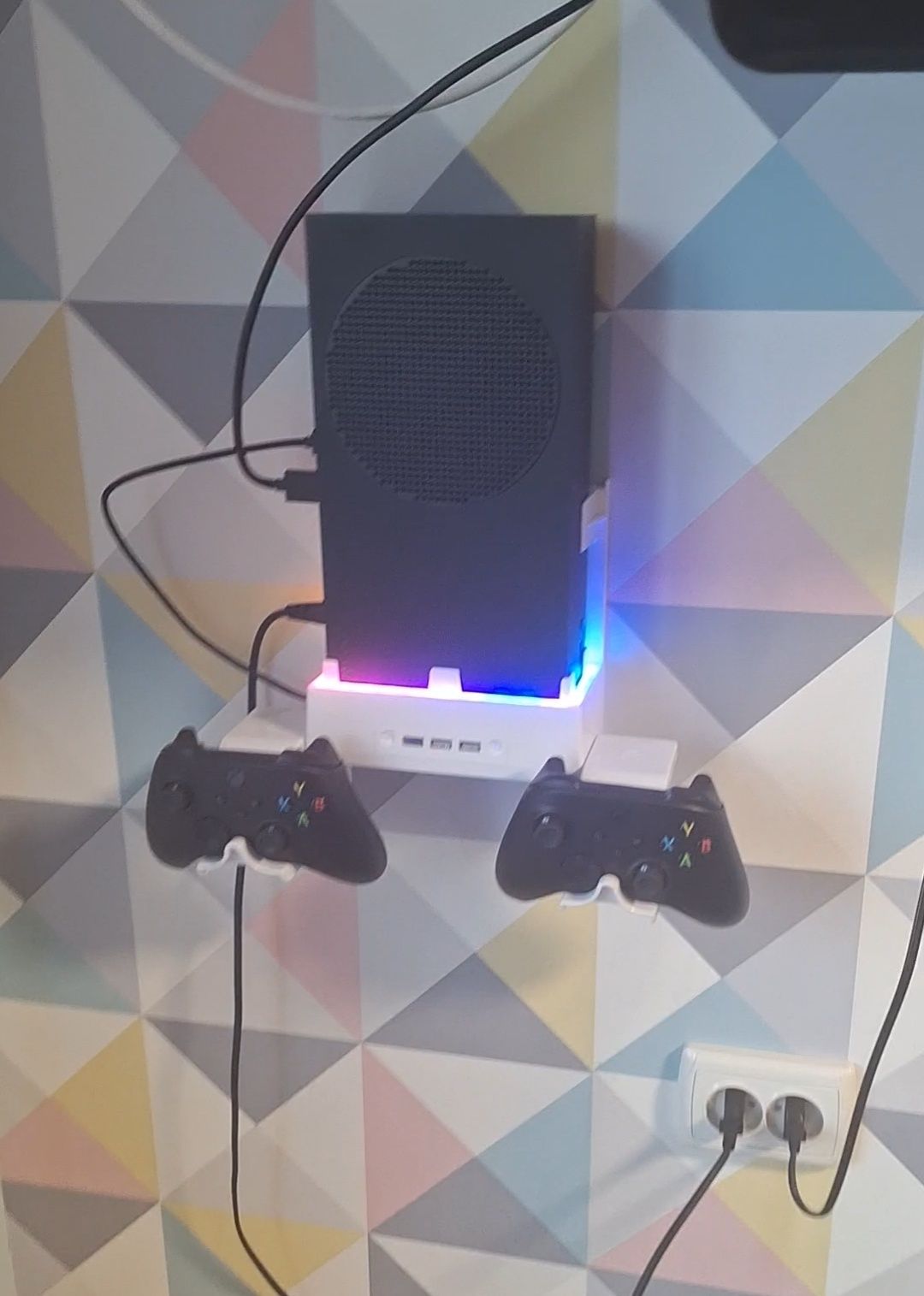 Xbox Series S 1 ТБ | 2 геймпади | Підставка з підсвіткою та кулерами