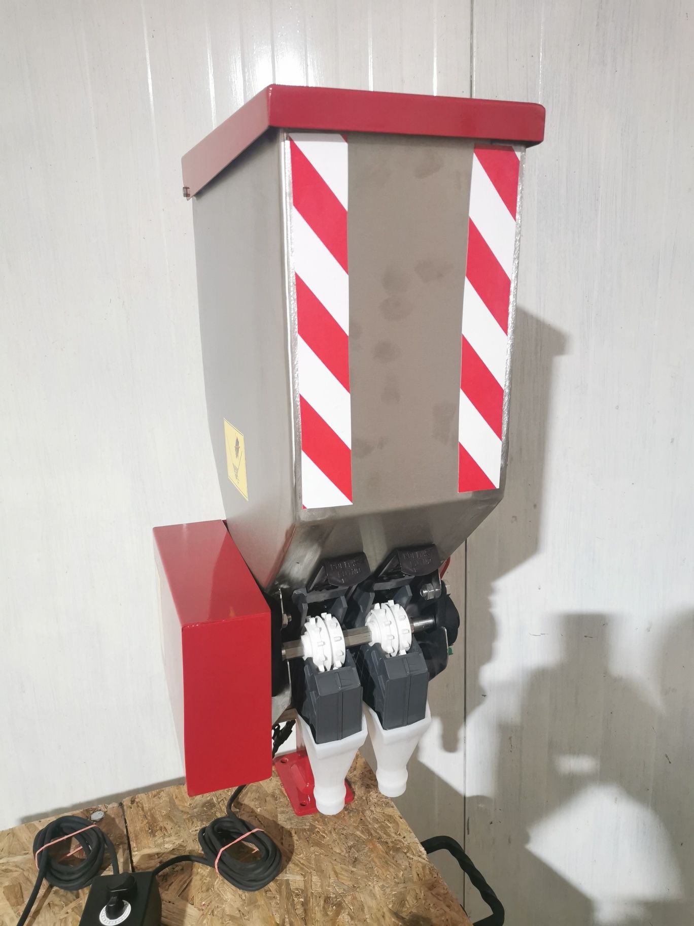 Podsiewacz Nawozu Aplikator Dozownik Elektryczny Nierdzewka Kwasówka