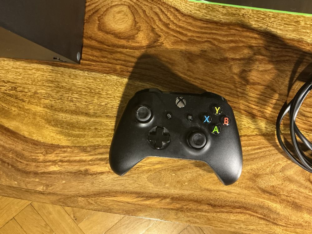 Xbox X Series 1TB z napędem + Pad