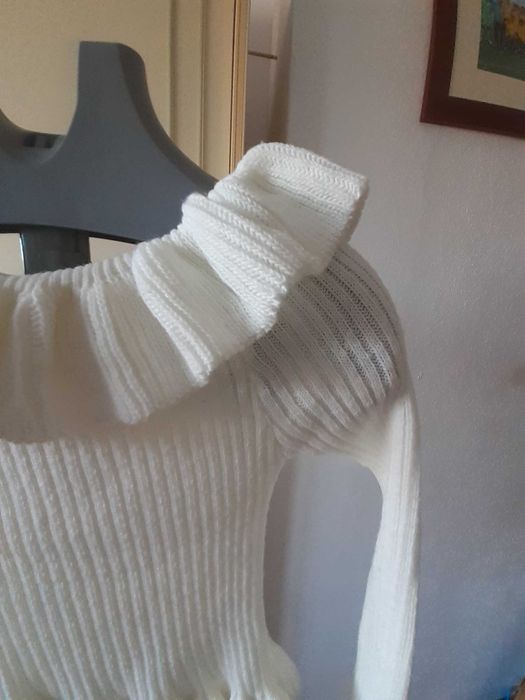 Camisola com folhos branca ou bordo