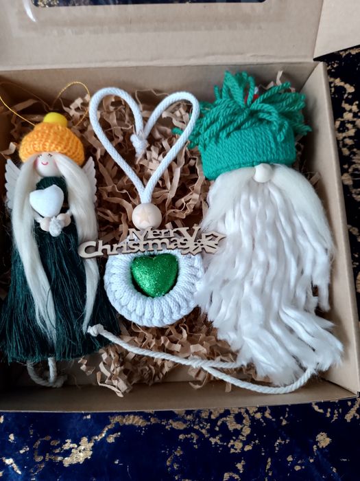 Box świąteczny z makramy zielony