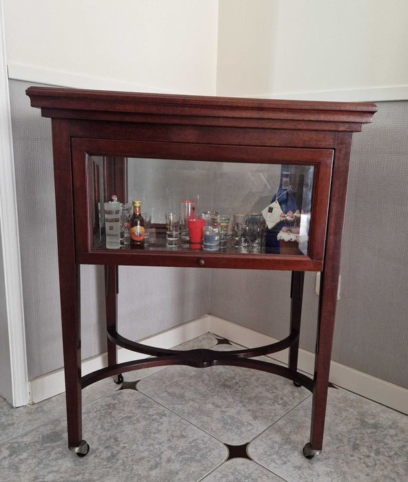 Móvel bar com rodízios com Oferta