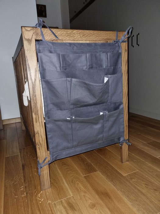 Przybornik do łóżeczka