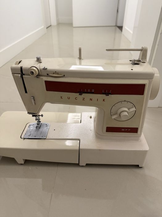 Maszyna do szycia Łucznik 877 – sprawna, kompletna