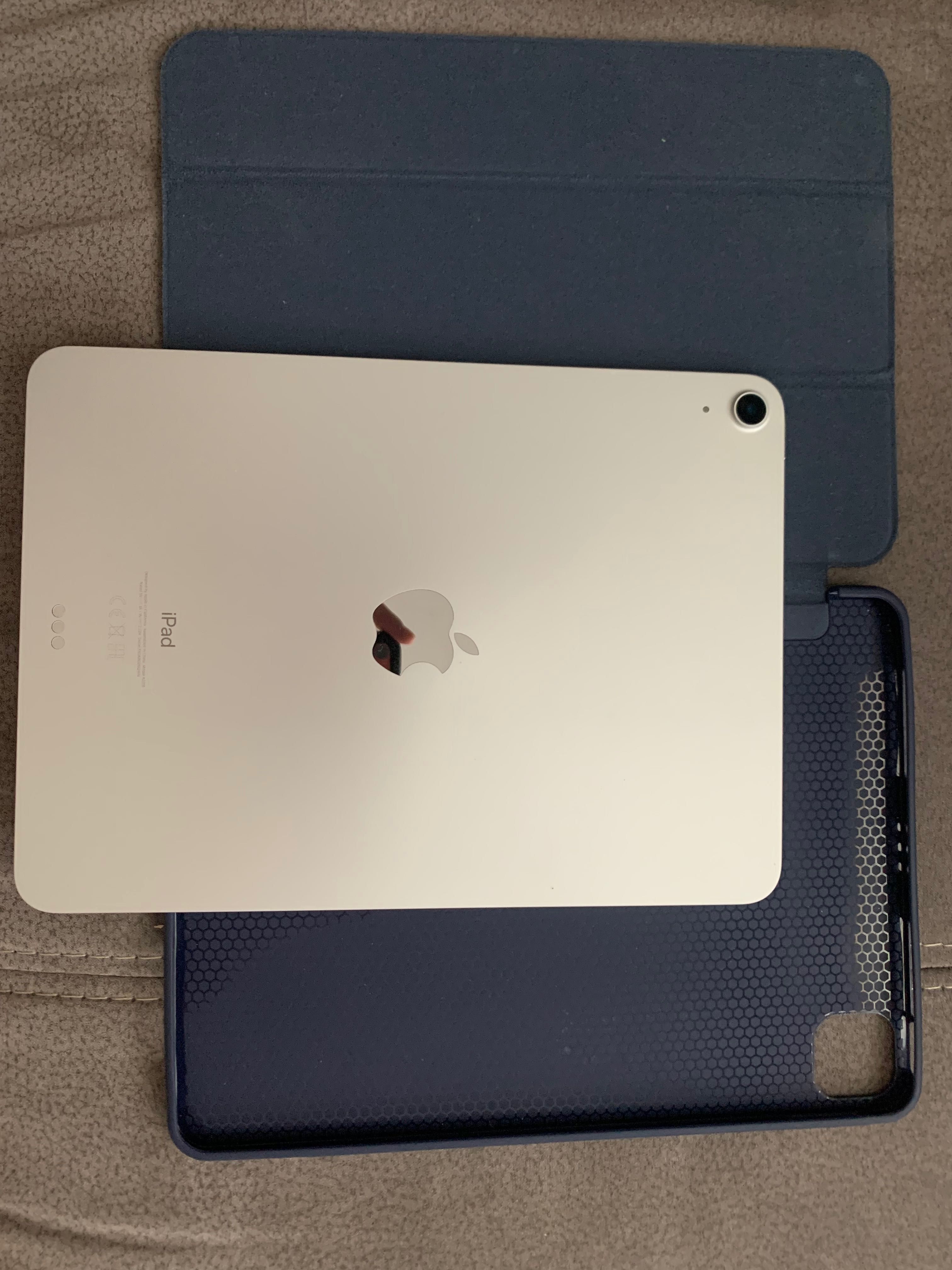 iPad Air 4 gen. 64 gb. Mało używany.