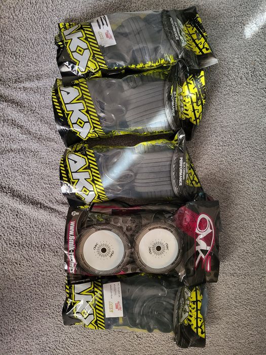 Nowe opony buggy 1/8 AKA rc mugen hpi Associated jetko pro-line 1:8