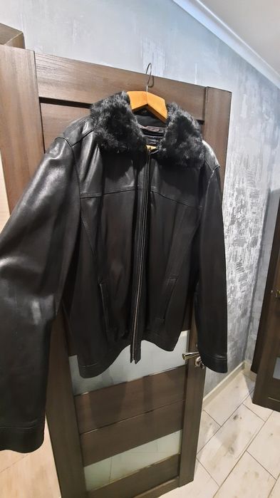 Шкіряна чоловіча куртка