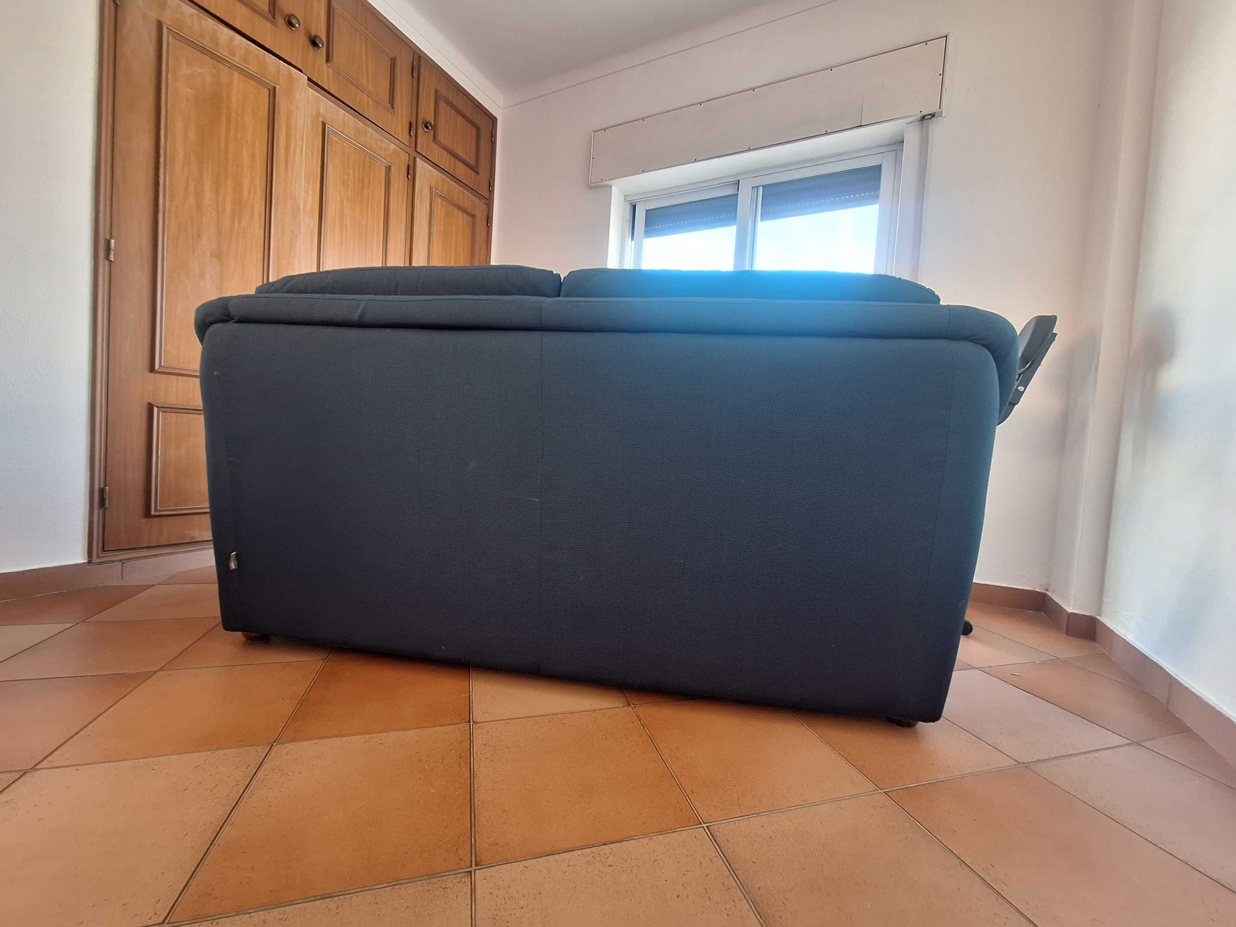 Sofá azul impacável