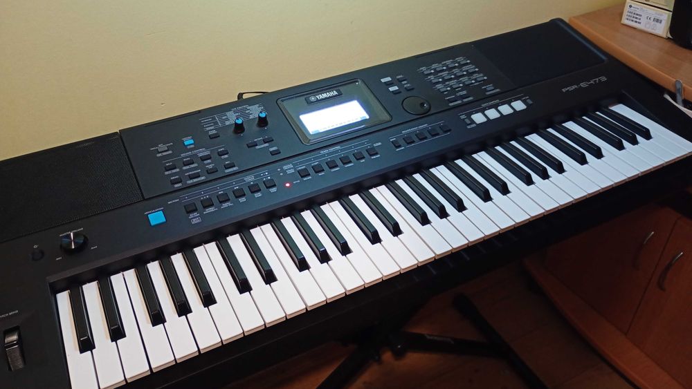 Yamaha PSR E-473