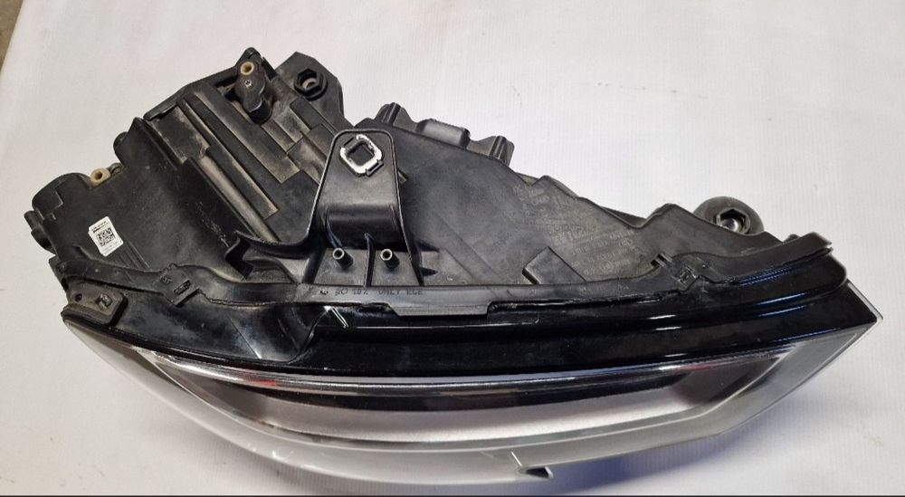 A3 8V LIFT S3 Lampa Prawa PFULL LED Przód

8V0.941.034
