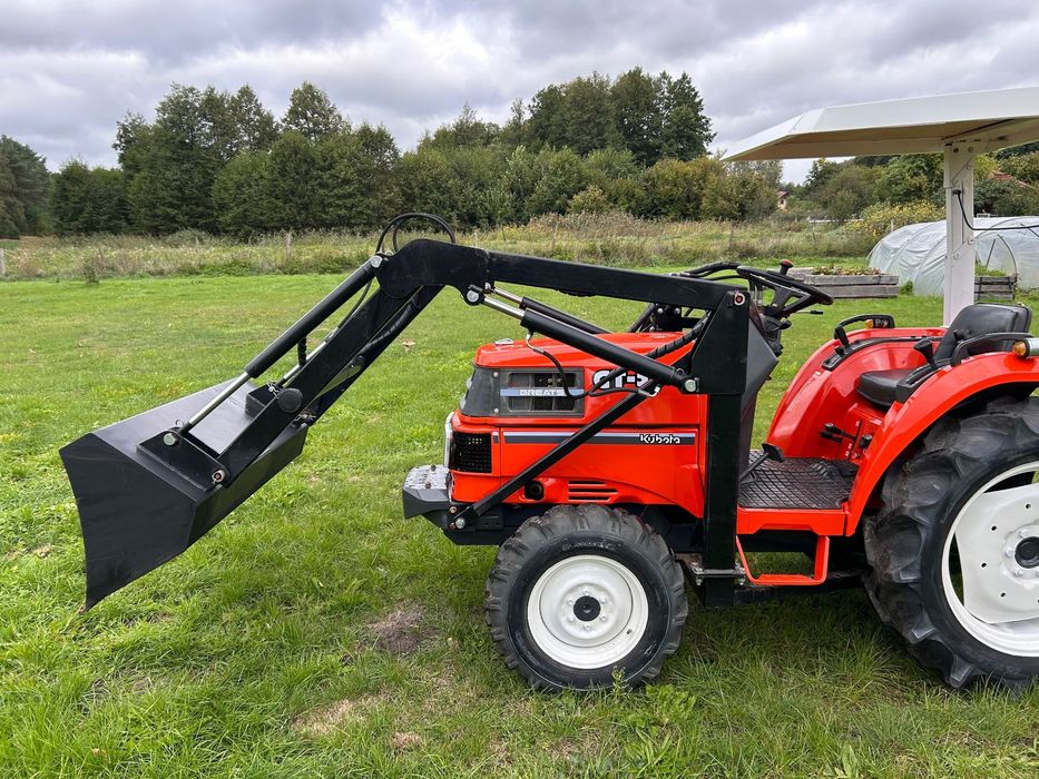 Kubota GT-5  Kubota GT-5 tur ładowacz dach 23km duże wyposażenie