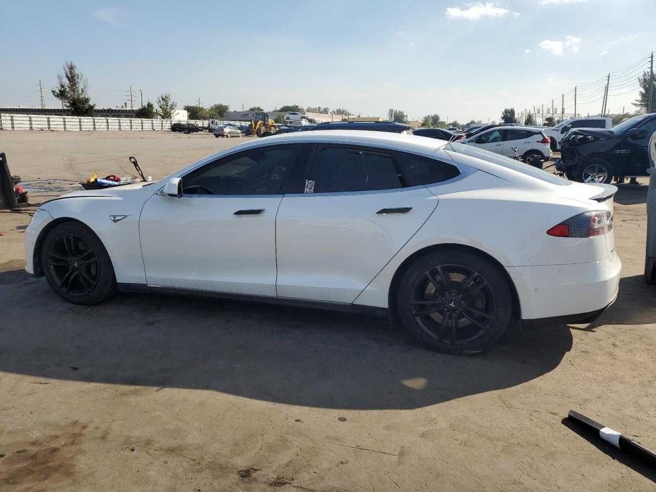 Tesla Model S 2015