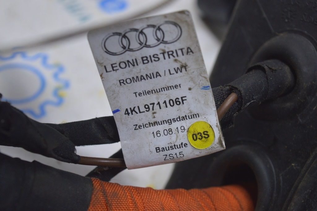 Розетка зарядного порта правая Audi E-Tron (Q8) GEN 18- 4KL971106F