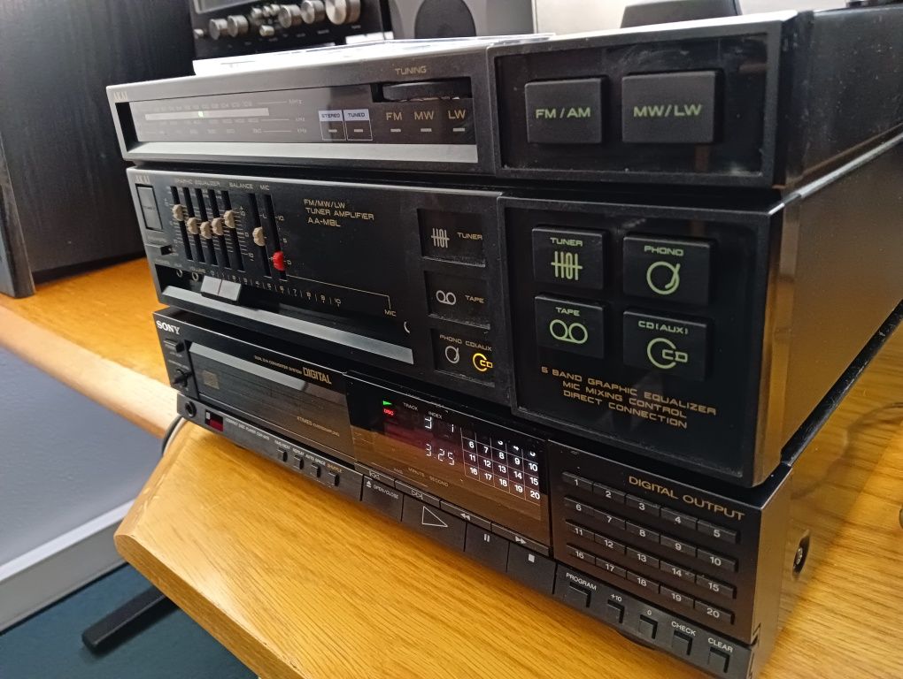 Receiver Akai AA-M8L & CDP Player Sony CDP M70