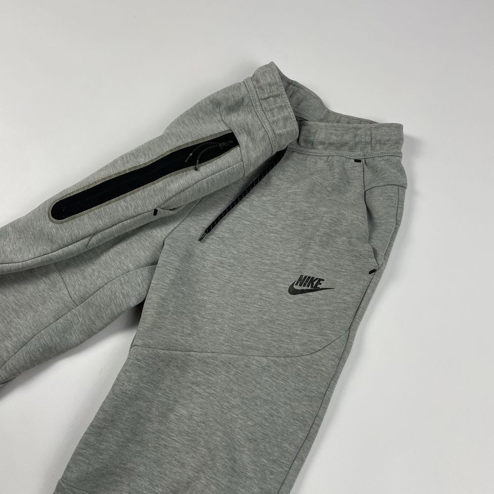 Спортивні штани Nike Tech Fleece
