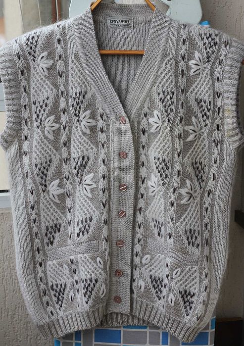 Безрукавка жіноча/женская шерсть.Подарунок для мами.