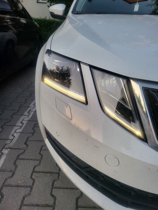 Lampa prawa Skoda Octavia 3 lift full led opis