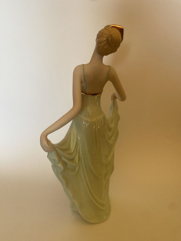 SBL piekna porcelanowa dama