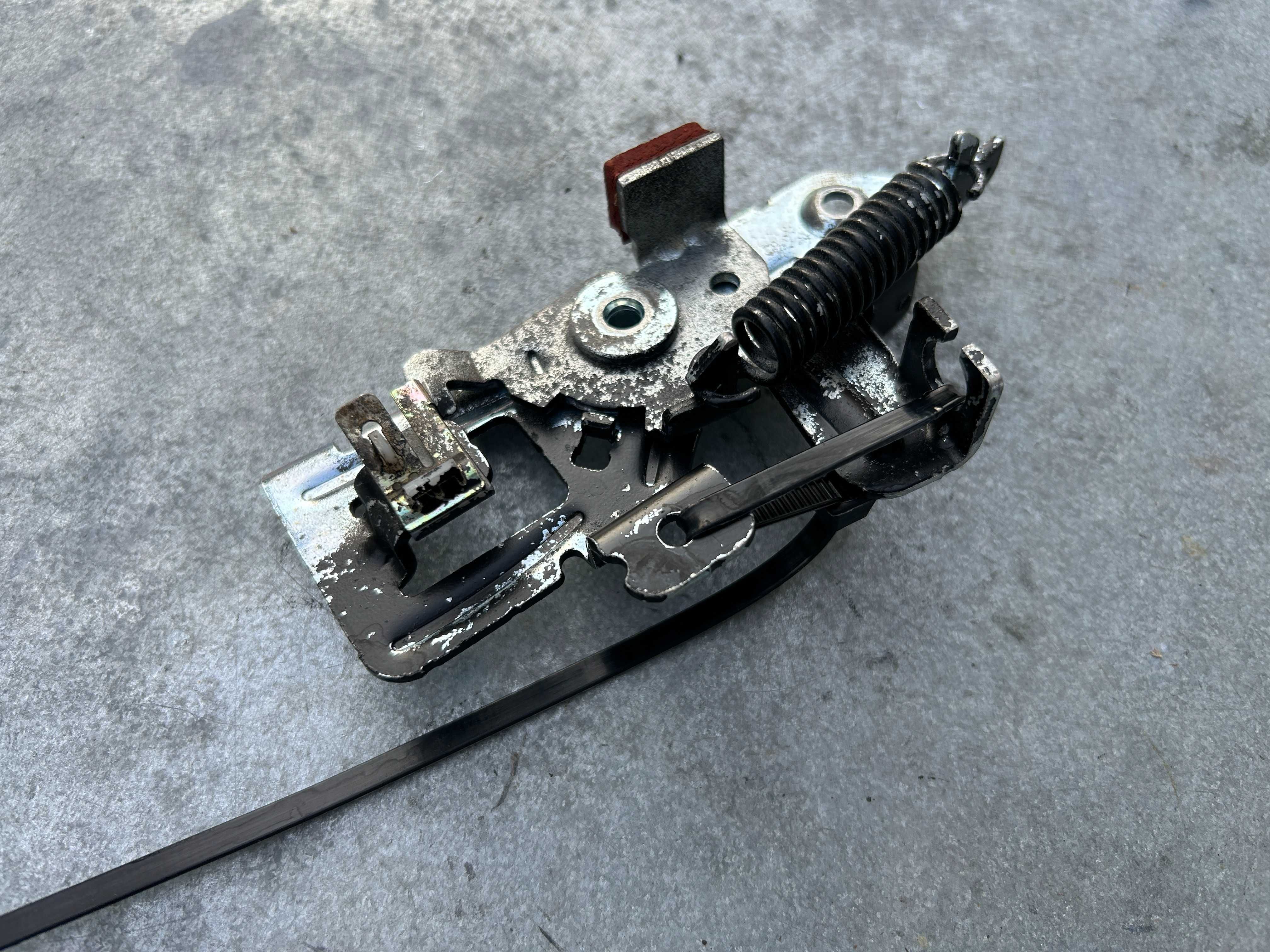 Hamulec bezpieczeństwa Briggs Stratton 625E 650E 675EX QUANTUM 190cm3