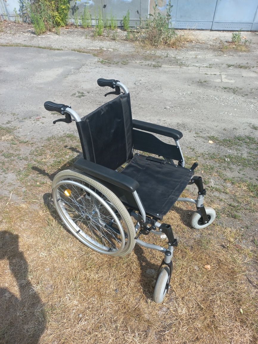 Wózek dla osoby niepełnosprawnej inwalidzki
