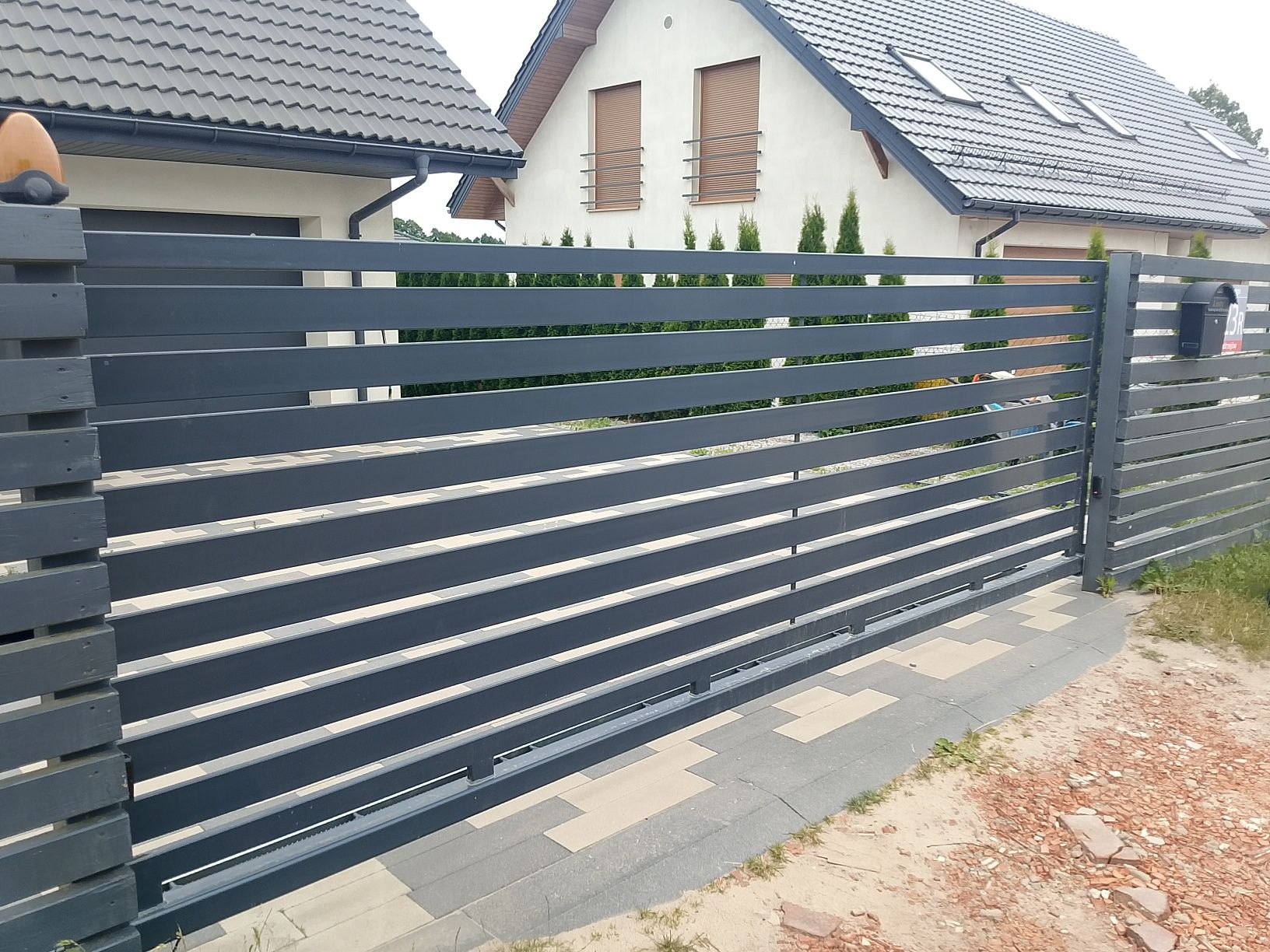 Bramy przesuwne dwuskrzydłowe przęsła palisadowe
