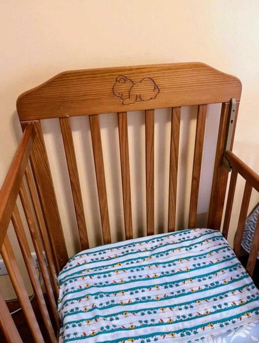 Cama de bebé de grades, berço